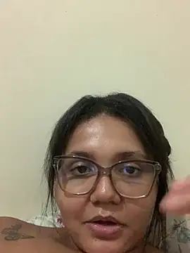 Snapshot of viviboraaaa chatting on April 13, 3:34 am viviboraaaa online show from April 13, 3:34 am