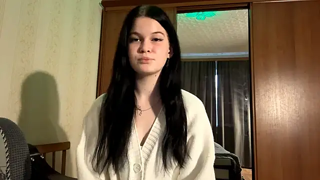 BellaLuxury online show from March 31, 3:01 pm