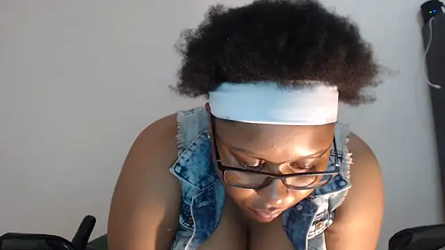 Snapshot of xxZoeyx chatting on February 4, 12:22 pm xxZoeyx online show from February 4, 12:22 pm