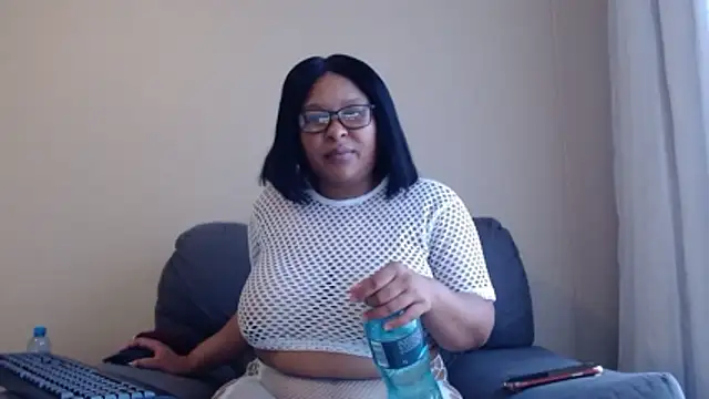 Snapshot of xxZoeyx chatting on January 18, 4:16 am xxZoeyx online show from January 18, 4:16 am