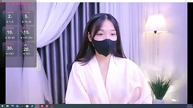 Snapshot of Lu_Ly22 chatting on June 21, 1:13 pm Lu Ly22 online show from June 21, 1:13 pm
