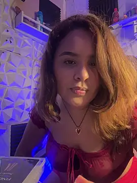 Snapshot of SaskiaDeluxe chatting on April 4, 7:39 am SaskiaDeluxe online show from April 4, 7:39 am