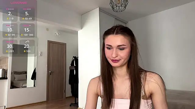 HallieHollo online show from May 31, 11:50 am