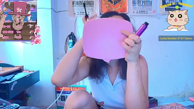 Ellaa honey online show from May 11, 2:01 pm