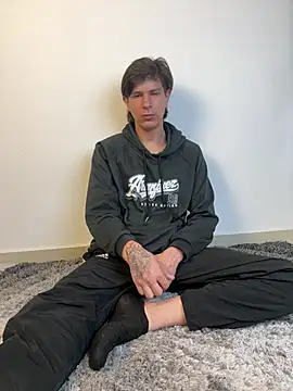 Omeo Ryan online show from March 31, 2:06 pm