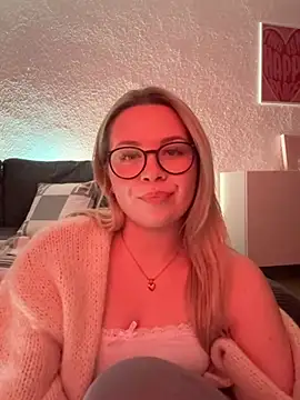 miialive online show from March 30, 6:31 pm