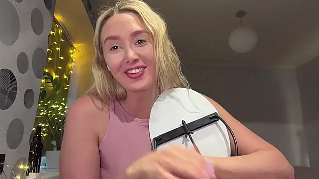 Annycute666 online show from April 3, 3:43 pm