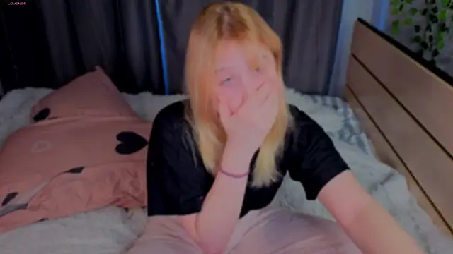 unburnedgirl online show from May 22, 2:22 pm