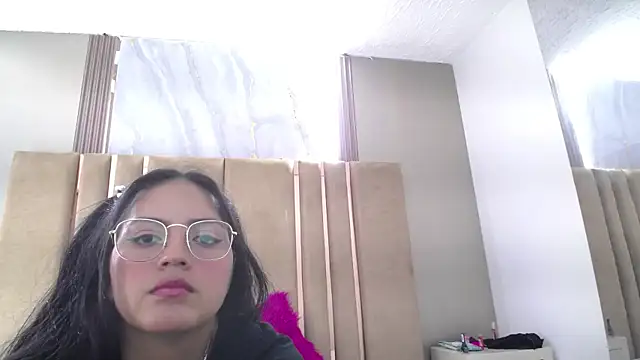 Snapshot of roxxyblack01 chatting on May 24, 11:32 pm roxxyblack01 online show from May 24, 11:32 pm