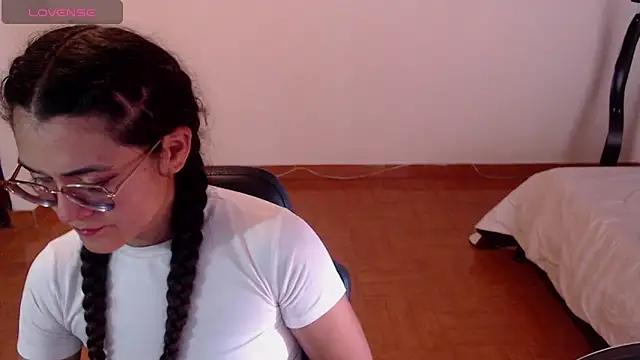 Snapshot of FreyaRouge chatting on April 20, 3:37 pm FreyaRouge online show from April 20, 3:37 pm