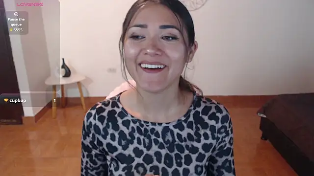 Snapshot of FreyaRouge chatting on May 19, 7:20 pm FreyaRouge online show from May 19, 7:20 pm