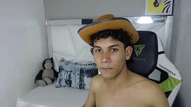 Taylorr junior  online show from April 1, 3:51 am