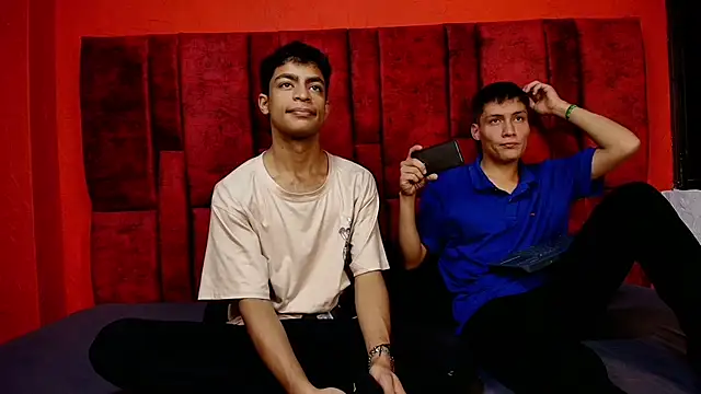 Snapshot of LuckandSamuel chatting on April 14, 2:06 am LuckandSamuel online show from April 14, 2:06 am