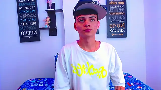 Snapshot of milo_hot_ chatting on April 1, 7:00 pm milo hot online show from April 1, 7:00 pm