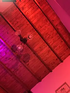 Violett Sykes online show from April 3, 5:38 am