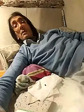 Snapshot of Polroom02 chatting on April 15, 12:39 am Polroom02 online show from April 15, 12:39 am