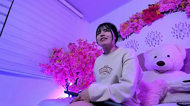 SamanthaVelvett  online show from April 6, 4:46 am