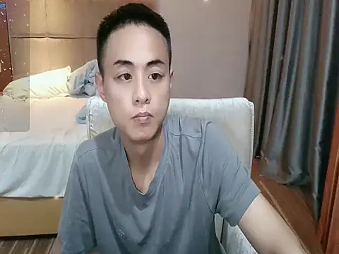 Snapshot of davidboys chatting on April 13, 7:25 am davidboys online show from April 13, 7:25 am