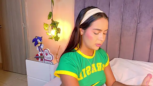 Snapshot of angelicaa_garcia chatting on June 29, 11:21 am angelicaa garcia online show from June 29, 11:21 am