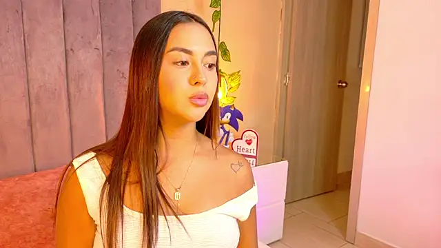 Snapshot of angelicaa_garcia chatting on July 13, 11:24 am angelicaa garcia online show from July 13, 11:24 am
