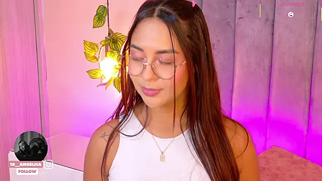 Snapshot of angelicaa_garcia chatting on July 14, 11:27 am angelicaa garcia online show from July 14, 11:27 am