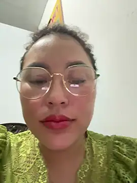Snapshot of Lina-Naughty chatting on April 26, 4:48 pm Lina-Naughty online show from April 26, 4:48 pm