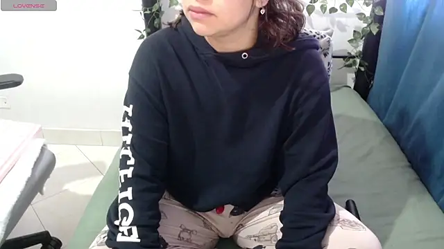 Snapshot of Elfi_333 chatting on June 2, 1:02 pm Elfi 333 online show from June 2, 1:02 pm