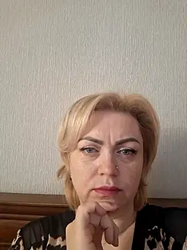 SylvieGold453 online show from April 15, 9:27 am