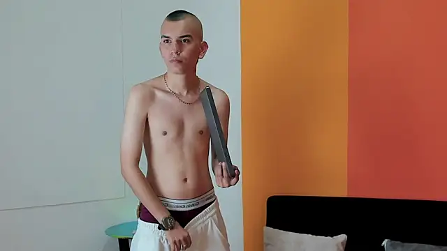 Snapshot of Rowan_Cley chatting on April 7, 12:05 pm Rowan Cley online show from April 7, 12:05 pm