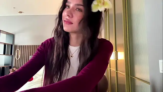 Snapshot of MinnaWatwood chatting on April 13, 6:08 am MinnaWatwood online show from April 13, 6:08 am