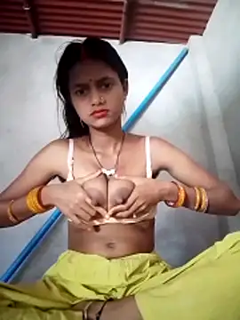 Snapshot of Payel_1 chatting on April 6, 7:31 am Payel 1 online show from April 6, 7:31 am