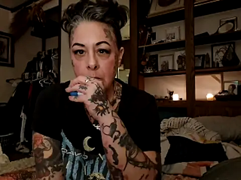 Snapshot of Kitty_bang chatting on April 1, 5:30 am Kitty bang online show from April 1, 5:30 am