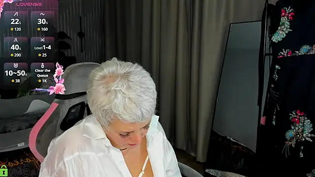 Linda Zef1r online show from May 3, 1:22 am