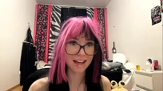 Snapshot of WifeAileen chatting on May 25, 6:25 pm WifeAileen online show from May 25, 6:25 pm