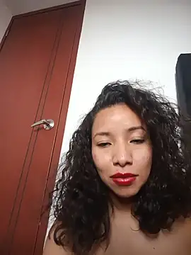 Snapshot of Wolfamara chatting on June 3, 7:41 pm Wolfamara online show from June 3, 7:41 pm