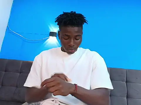 Snapshot of JeanDantte chatting on April 18, 7:58 pm JeanDantte online show from April 18, 7:58 pm
