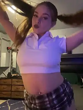 Snapshot of mariex83 chatting on April 5, 2:42 am mariex83 online show from April 5, 2:42 am