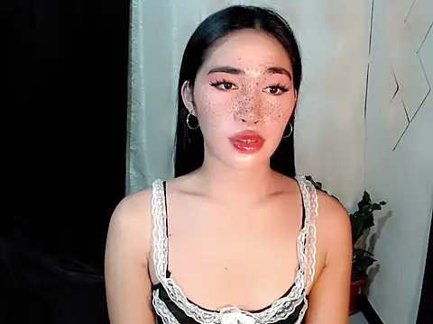 Snapshot of urasiankylie chatting on May 6, 3:17 pm urasiankylie online show from May 6, 3:17 pm