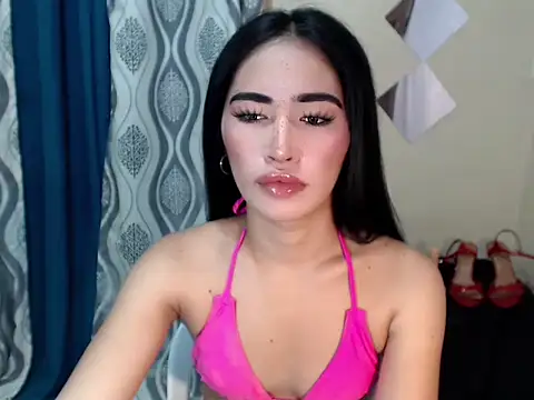 Snapshot of urasiankylie chatting on May 24, 7:08 pm urasiankylie online show from May 24, 7:08 pm