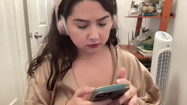 ariaxm00n online show from May 6, 7:41 pm