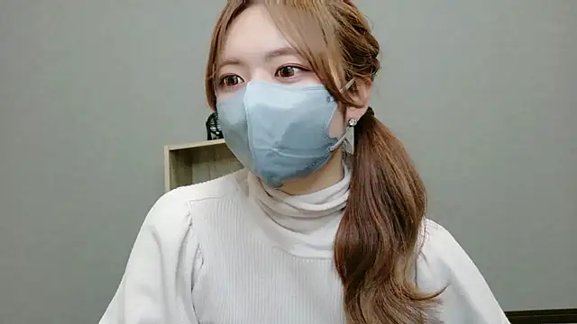 YUA 0425 online show from May 5, 5:54 pm