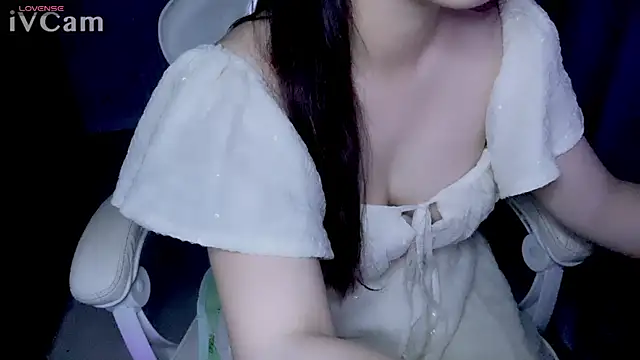 Snapshot of Milk_xoxo chatting on April 10, 7:29 pm Milk xoxo online show from April 10, 7:29 pm