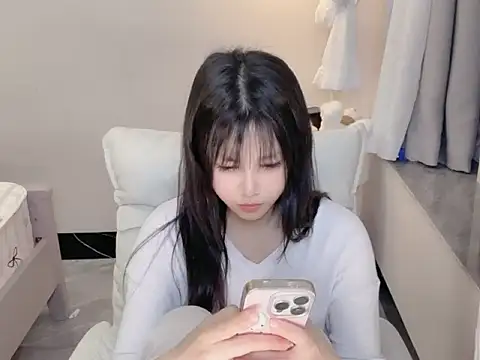 Snapshot of chenchen373 chatting on April 9, 10:31 am chenchen373 online show from April 9, 10:31 am
