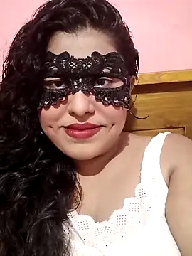 Maskedcurves online show from April 8, 5:18 am