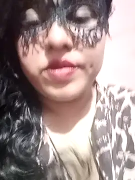 Maskedcurves online show from April 9, 5:51 am