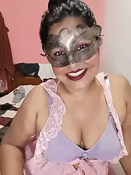 Maskedcurves online show from June 21, 2:41 pm