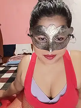 Maskedcurves online show from June 22, 1:19 pm