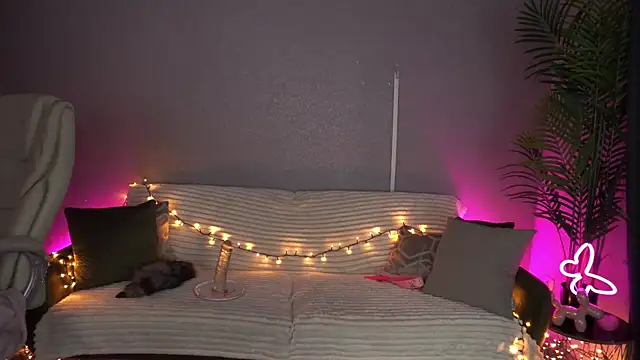 MelaniiePlay online show from June 13, 1:31 pm