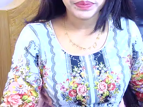Snapshot of Noor_Zarin chatting on June 15, 11:51 pm Noor Zarin online show from June 15, 11:51 pm