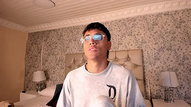 Snapshot of DannTaylor chatting on April 9, 12:54 pm DannTaylor online show from April 9, 12:54 pm